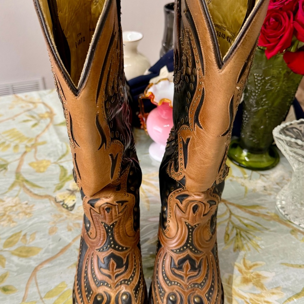 Corral Boots Women Size 9! Leather and studs! Great design!